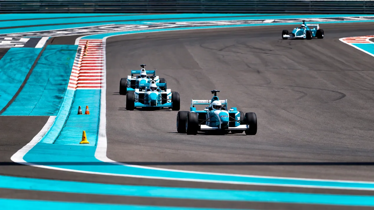 Driving Experience – Yas Formula 3000 — Dubai, photo 1