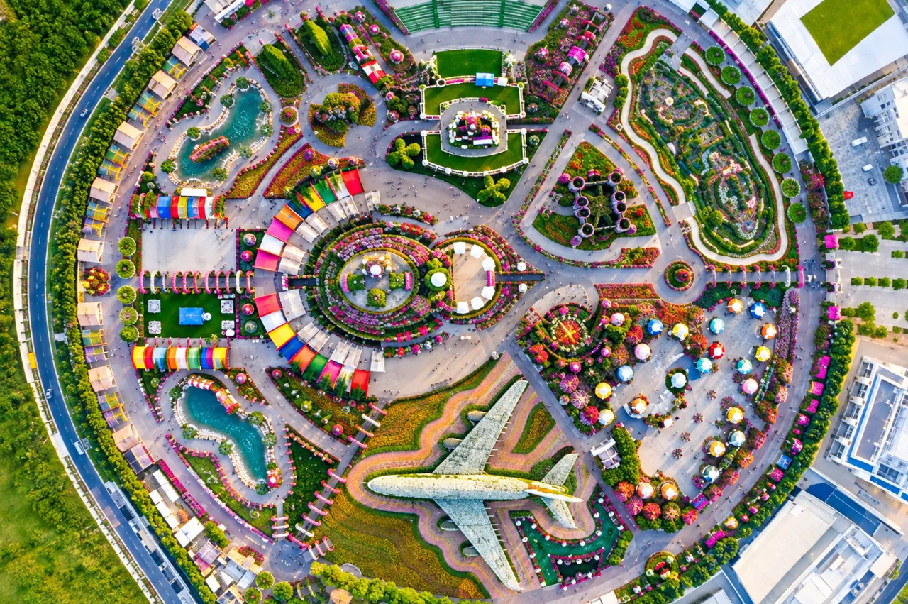 Dubai Miracle Garden — Dubai, photo 1