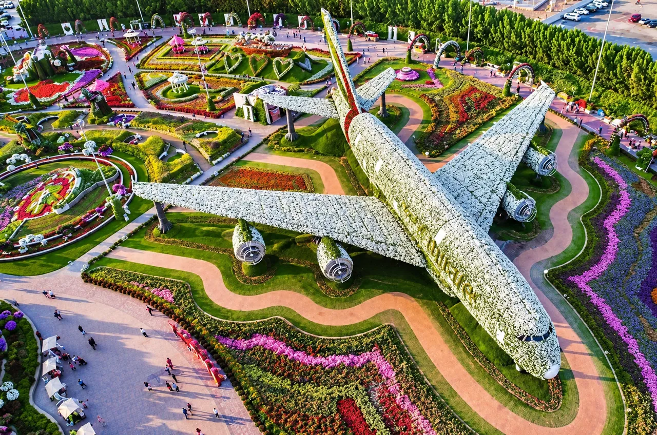 Dubai Miracle Garden — Dubai, photo 5