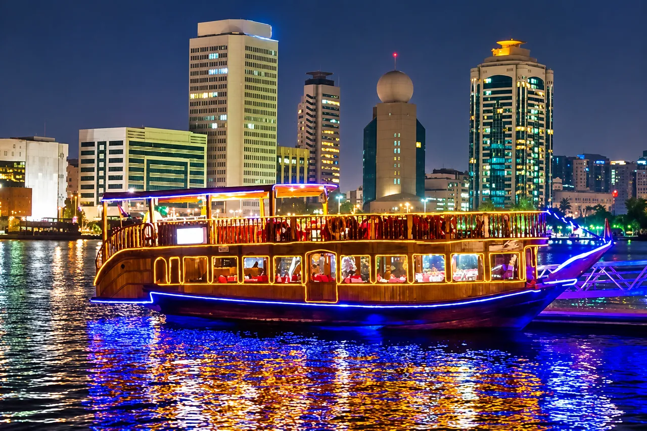 Dubai Creek Dhow Dinner Cruise — Dubai, photo 3