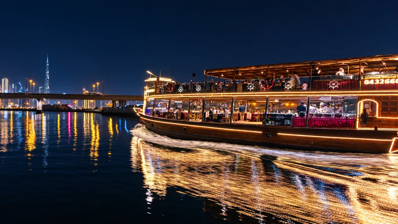 Dubai Water Canal Dinner Cruise — Dubai, photo 5